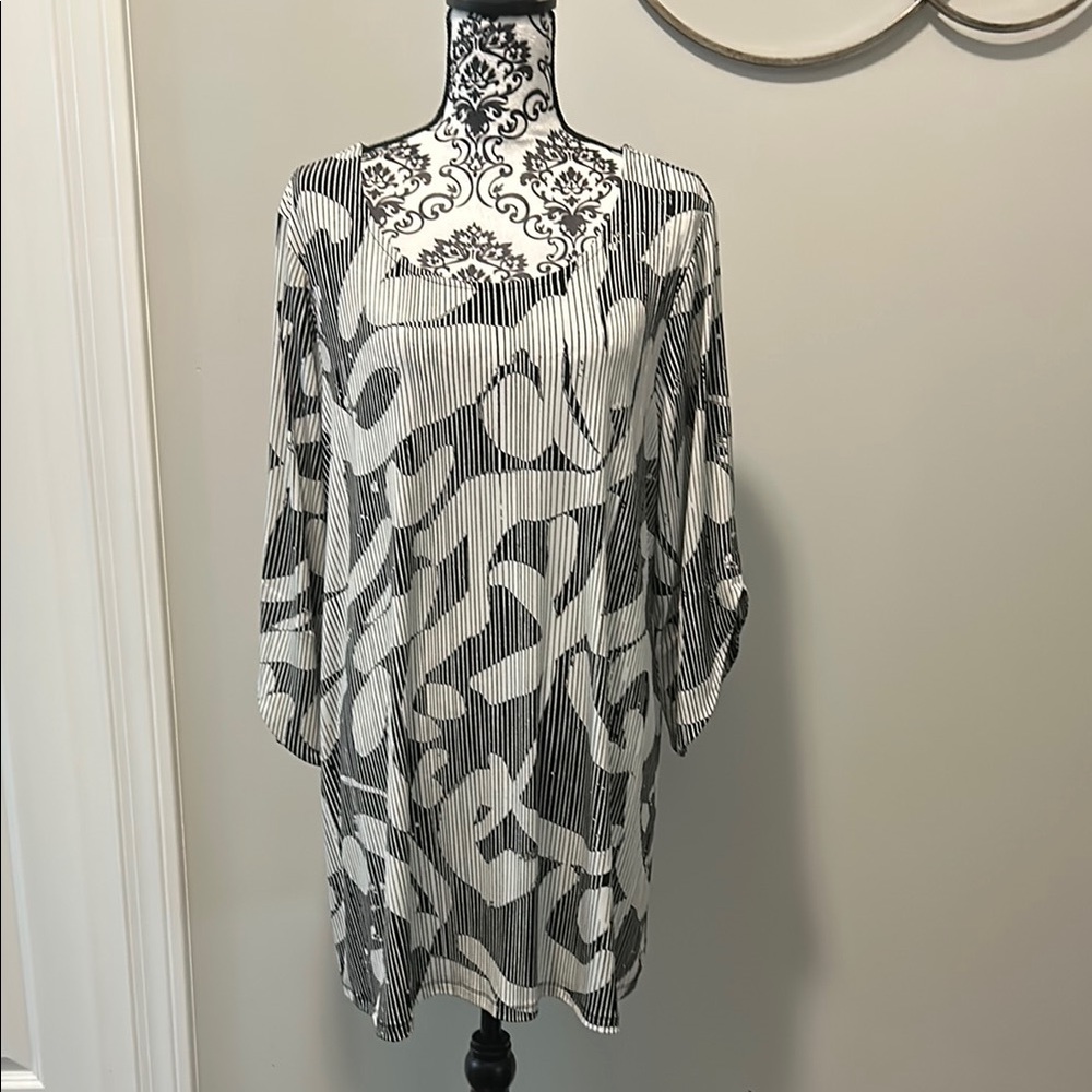 Alfani Black & White Graphic Tunic with 3/4 Sleeves
